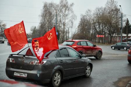 Нижегородские коммунисты отметили 64-ю годовщину полета Гагарина праздничным автопробегом