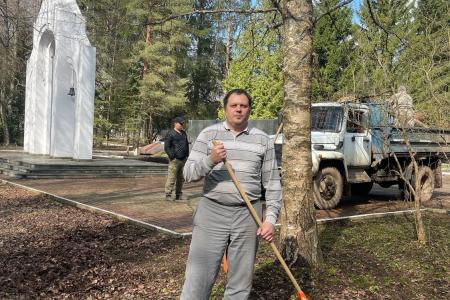 Ленинские субботники проводят новгородские коммунисты