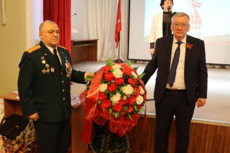 Руководитель фракции КПРФ в городской Думе Нижнего Новгорода Николай Сатаев поздравил ветеранов Великой Отечественной войны