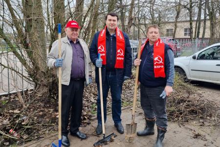 Олег Лебедев организовал Ленинский субботник в Великом Новгороде