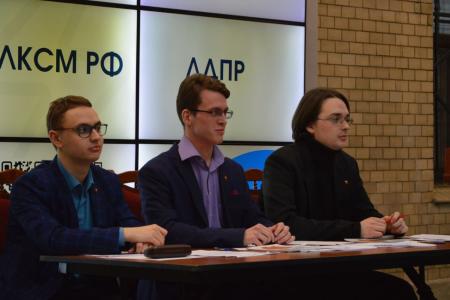Санкт-Петербург. Команда ЛКСМ.РФ победила на региональном турнире по дебатам между молодежными крыльями партий