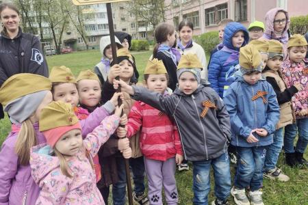 Тверской обком КПРФ организовал высадку деревьев в средней школе города Твери
