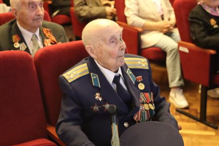 Руководитель фракции КПРФ в городской Думе Нижнего Новгорода Николай Сатаев поздравил ветеранов Великой Отечественной войны