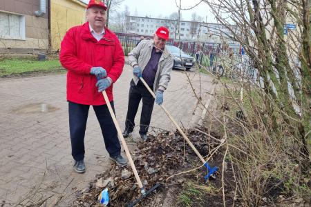 Олег Лебедев организовал Ленинский субботник в Великом Новгороде