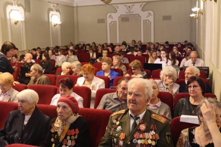 Руководитель фракции КПРФ в городской Думе Нижнего Новгорода Николай Сатаев поздравил ветеранов Великой Отечественной войны