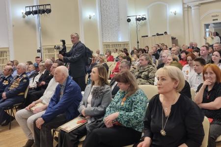 Новгородская область. Олег Лебедев выступил на торжественном собрании, посвященном 80-летию Великой Победы
