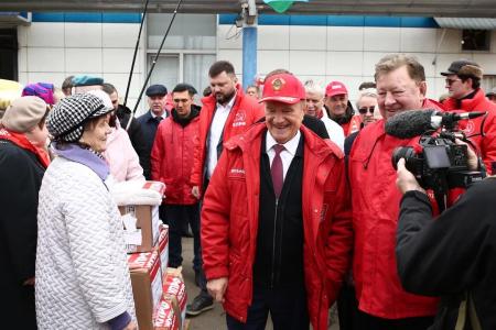 Вырвать с корнем фашизм и бандеровщину на Украине! Коммунисты из Москвы приняли активное участие в отправке гуманитарного груза на Донбасс