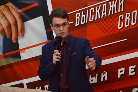 Комсомольцы Петербурга на дебатах доказали: «Цензы» для обучения в старшей школе недопустимы!