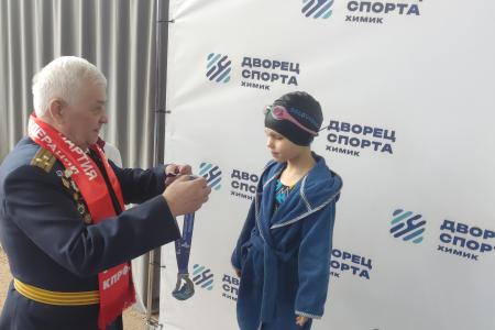 Новгородские коммунисты открыли масштабные соревнования по плаванию