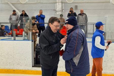 В Самаре прошёл турнир по хоккею с мячом, посвящённый 80-летию Великой Победы на призы фракции КПРФ в Самарской Губернской Думы