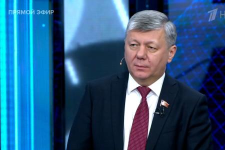 Дмитрий Новиков на Первом канале рассказал о том, что КПРФ готовит Международный антифашистский форум, и предостерёг от антиленинских мифов
