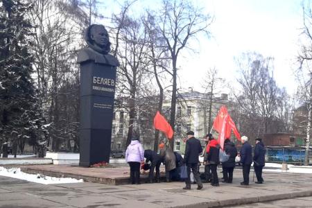 Вологодские коммунисты отметили День космонавтики у памятника Павлу Беляеву