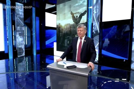 Дмитрий Новиков на Первом канале о том, как игры Трампа вокруг Украины и Ирана выдают желание США грабить других