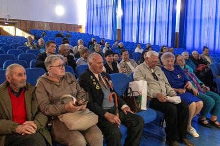Депутаты  фракции КПРФ в Народном Хурале Калмыкии  Николай Нуров и Петр Эрендженов  провели в Городовиковске встречу с избирателями