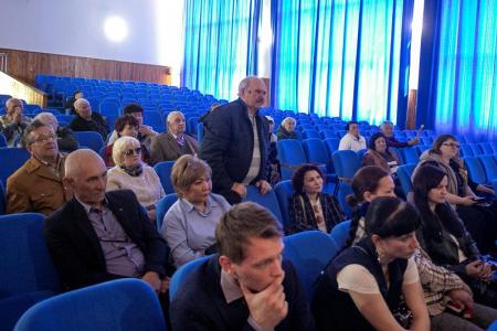 Депутаты  фракции КПРФ в Народном Хурале Калмыкии  Николай Нуров и Петр Эрендженов  провели в Городовиковске встречу с избирателями