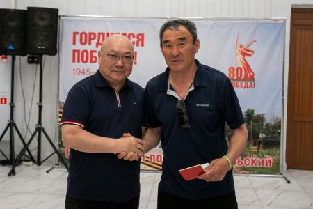 Депутаты фракции КПРФ в Народном Хурале Калмыкии  Николай Нуров и Петр Эрендженов провели в поселке Комсомольский встречу с избирателями