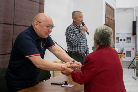 Депутаты фракции КПРФ в Народном Хурале Калмыкии  Николай Нуров и Петр Эрендженов провели в поселке Комсомольский встречу с избирателями
