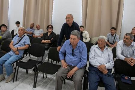 Депутаты фракции КПРФ в Народном Хурале Калмыкии  Николай Нуров и Петр Эрендженов провели в поселке Комсомольский встречу с избирателями