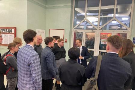 Тульские комсомольцы и студенты политологи посетили выставку КПРФ в Госдуме «Основы Великой Победы»