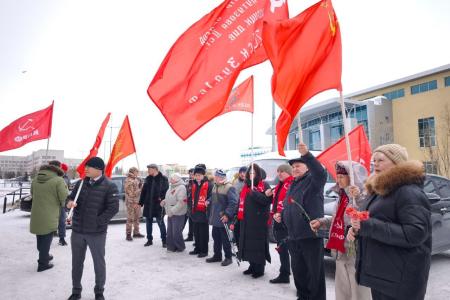 Ямало-Ненецкий автономный округ. В Новом Уренгое торжественно открыли бюст В.И. Ленину