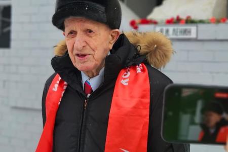 Ямало-Ненецкий автономный округ. В Новом Уренгое торжественно открыли бюст В.И. Ленину