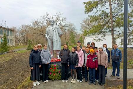 В Омской области прошли торжественные мероприятия в честь 155-й годовщины со дня рождения В.И. Ленина
