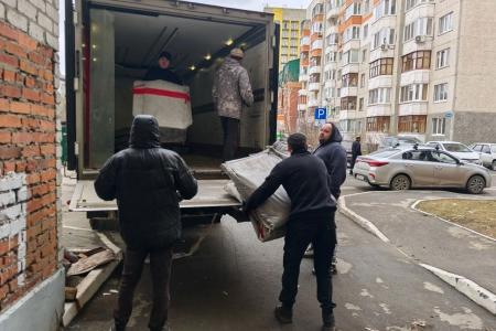 Тюменские коммунисты собрали и передали теплоизоляционные материалы для бойцов СВО