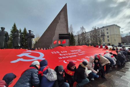 Коммунисты Архангельска приняли эстафету «Наша Великая Победа»