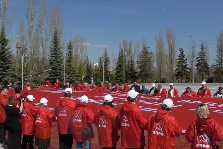 В Саратове состоялось торжественное мероприятие по передаче копии Знамени Победы