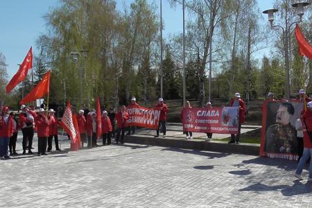 В Саратове состоялось торжественное мероприятие по передаче копии Знамени Победы