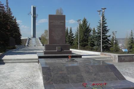 В Саратове состоялось торжественное мероприятие по передаче копии Знамени Победы