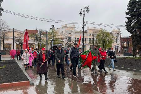 Огромное "Знамя Победы" развернулось над Челябинском