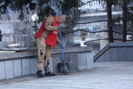 В Омске отметили праздник субботником