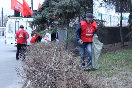В Омске отметили праздник субботником