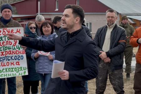 Свердловские коммунисты вместе с жителями Сысерти вышли на акцию протеста против строительства мусорного полигона