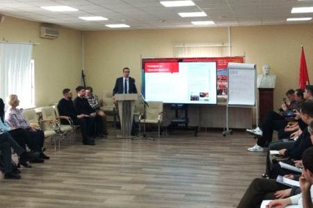Дмитрий Новиков на встрече в городе Ленина: "Партии коммунистов и профсоюзам важно вместе бороться за права трудящихся"