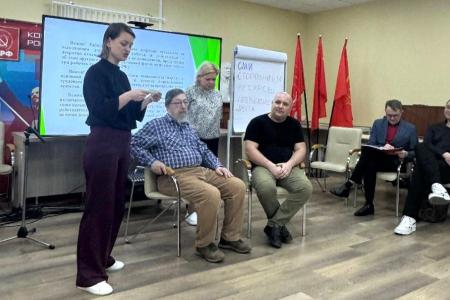 Дмитрий Новиков на встрече в городе Ленина: "Партии коммунистов и профсоюзам важно вместе бороться за права трудящихся"
