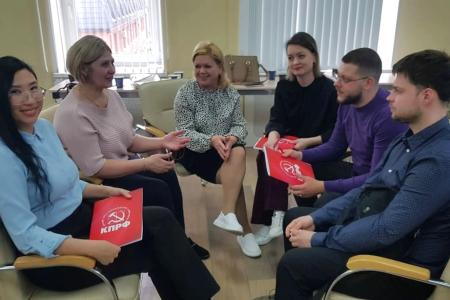 Дмитрий Новиков на встрече в городе Ленина: "Партии коммунистов и профсоюзам важно вместе бороться за права трудящихся"