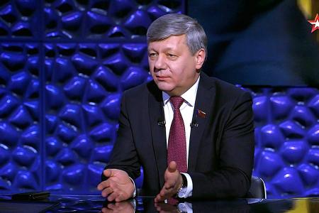 Дмитрий Новиков на телеканале «Звезда» о колебаниях Запада, борьбе с милитаризмом и умении советской страны находить друзей