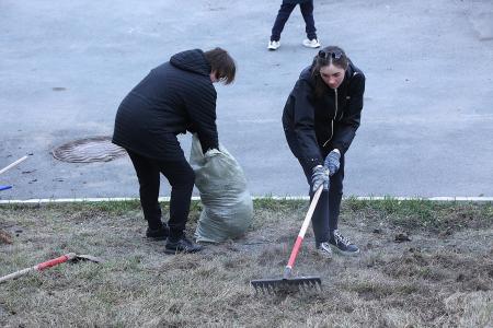 В Омске отметили праздник субботником