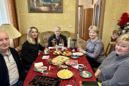 Тульские коммунисты поздравили с 99-летием ветерана партии, участника Парада на Красной площади 7 ноября 1941 года, почетного гражданина Тульской области А.И. Тимофеева