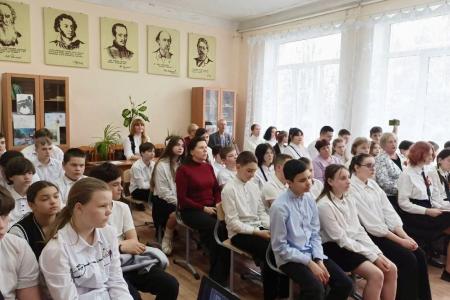 Тульские коммунисты вместе с ветеранами провели патриотический урок для школьников города Донского
