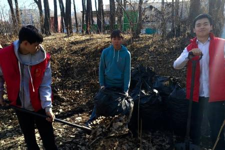 Республика Тыва. В Кызыле в национальном парке прошел субботник