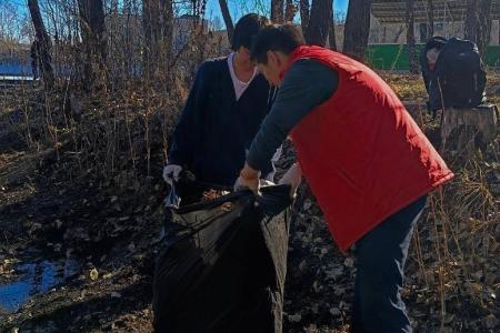 Республика Тыва. В Кызыле в национальном парке прошел субботник