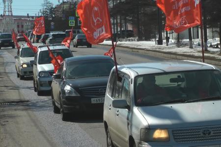 Магаданские коммунисты провели автопробег в честь 80-летия Великой Победы