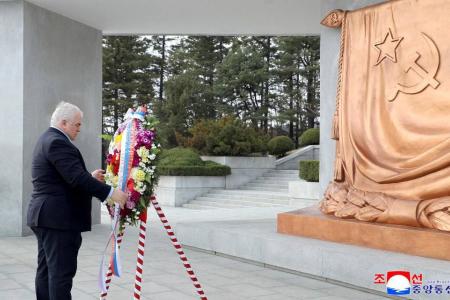 Делегация КПРФ во главе с К.К. Тайсаевым и А.А. Ющенко прибыла в КНДР