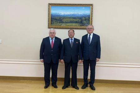 Делегация КПРФ во главе с Казбеком Тайсаевым и Александром Ющенко продолжает работу в КНДР