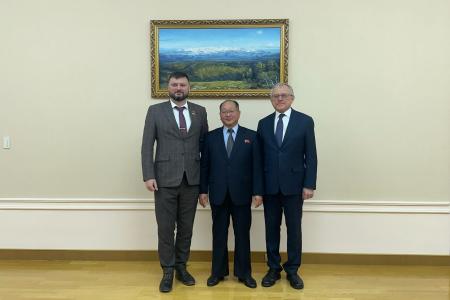 Делегация КПРФ во главе с Казбеком Тайсаевым и Александром Ющенко продолжает работу в КНДР