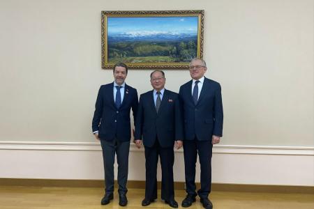Делегация КПРФ во главе с Казбеком Тайсаевым и Александром Ющенко продолжает работу в КНДР