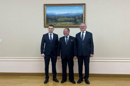 Делегация КПРФ во главе с Казбеком Тайсаевым и Александром Ющенко продолжает работу в КНДР